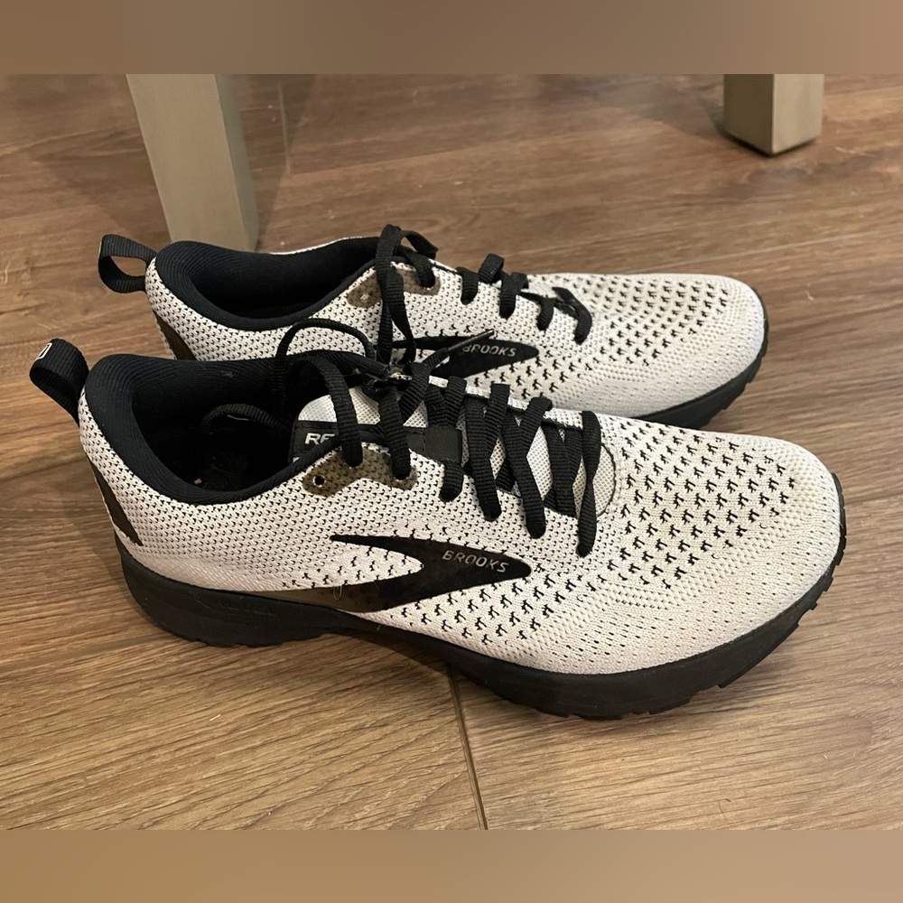 Brooks Revel 5